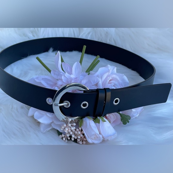 Michael Kors Women's Black Belt - Picture 2 of 14
